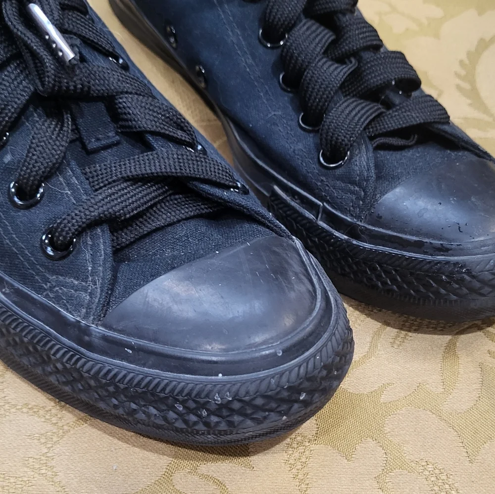 Black Converse Low Top Sneakers - Picture 5 of 8